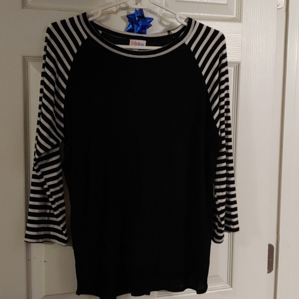 Medium 3/4 Sleeve Raglan Tshirt